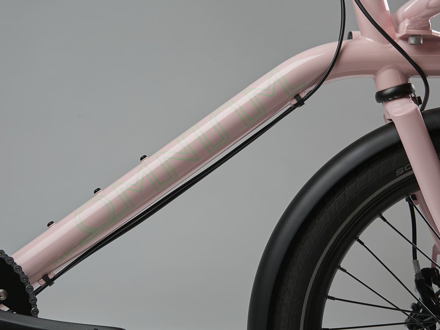 OMNIUM_2025_NANO_PINK 1